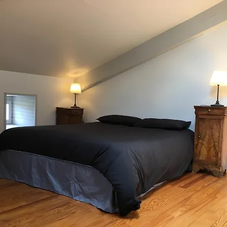 Charlemagne D'hote Bed & Breakfast